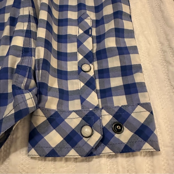 STIO Women’s Button Up Size Medium - Picture 6 of 10